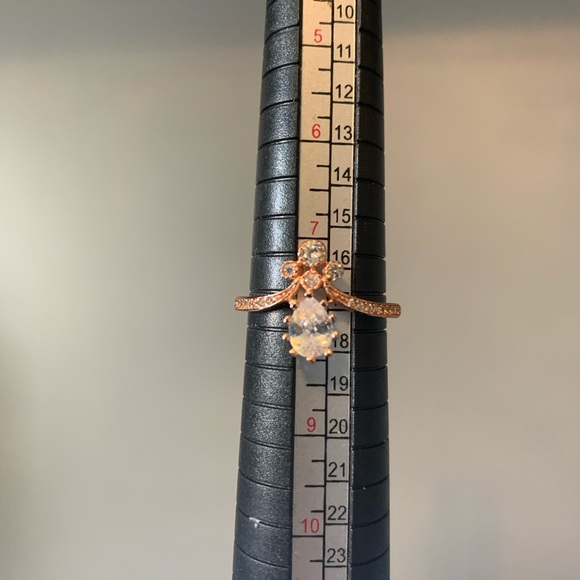 Size 8 rose gold ring. - Picture 3 of 3